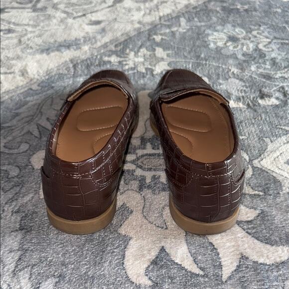 Old Navy 7 Glossy Brown Crocodile-Embossed City Loafers - Picture 5 of 9